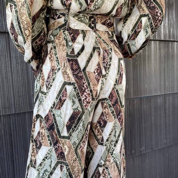 🔥H&M Mob Wife Snake Print Patches Style Satin Ankle Jumpsuit Women Size 0 - Picture 10 of 17